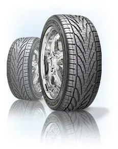 Två Goodyear-däck monterade på blanka fälgar